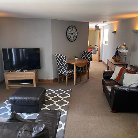 Large 2-Bed House Derbyshire Off Chatsworth Rd 切斯特菲尔德 外观 照片