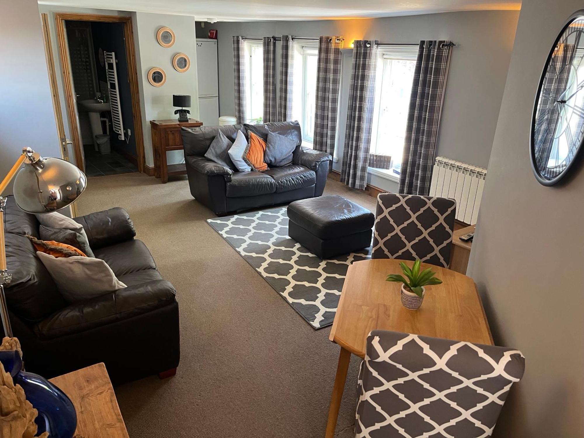 Large 2-Bed House Derbyshire Off Chatsworth Rd 切斯特菲尔德 外观 照片