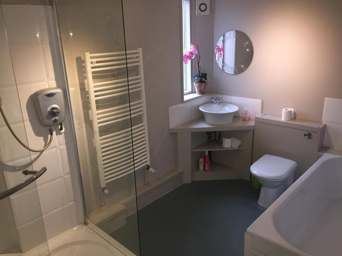 Large 2-Bed House Derbyshire Off Chatsworth Rd 切斯特菲尔德 外观 照片
