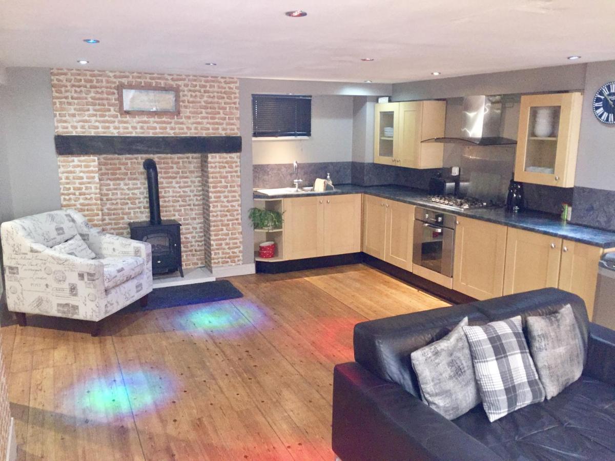 Large 2-Bed House Derbyshire Off Chatsworth Rd 切斯特菲尔德 外观 照片